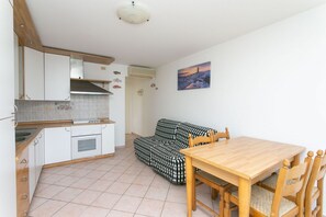 Interior - N033 - Numana, two-room apartment with wonderful terrace overlooking the sea (Numana)