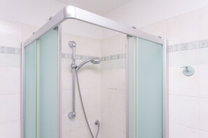 Shower, bidet - N092 - Numana, new two-room tavern (Numana)