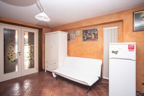 Interior - N092 - Numana, new two-room tavern (Numana)