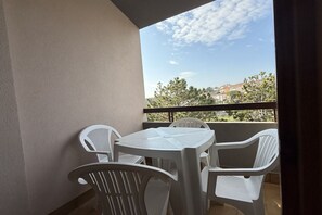 Outdoor dining - S076 - Sirolo, two-room apartment with terrace and air conditioning (Sirolo)