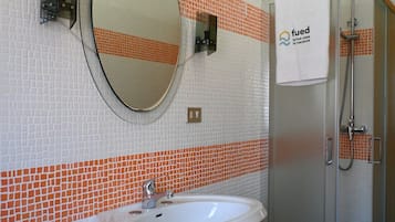 Doccia, bidet, asciugamani