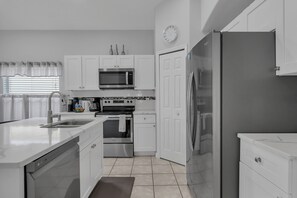 Micro-ondas, fogão, cooktop, lava-louças