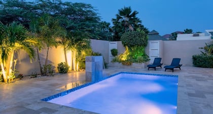 Peaceful Palm Beach Villa - For Families & Friends