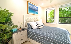 1 bedroom, iron/ironing board, free WiFi, bed sheets - Palm Beach Paradise • Walk to Beach • Pool •  WiFi • 86" 4K UHD TV (Palm Beach)