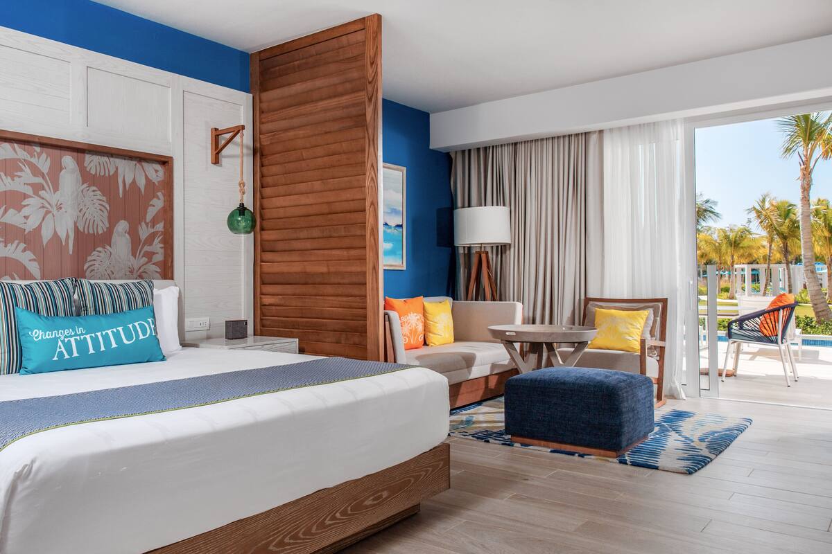 Premium bedding, pillow-top beds, minibar, in-room safe