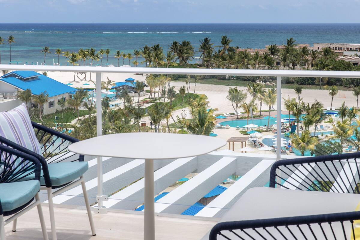 Luxury Suite (Junior) | Balcony view