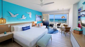 Luxe beddengoed, pillowtop-bedden, een minibar, een kluis op de kamer