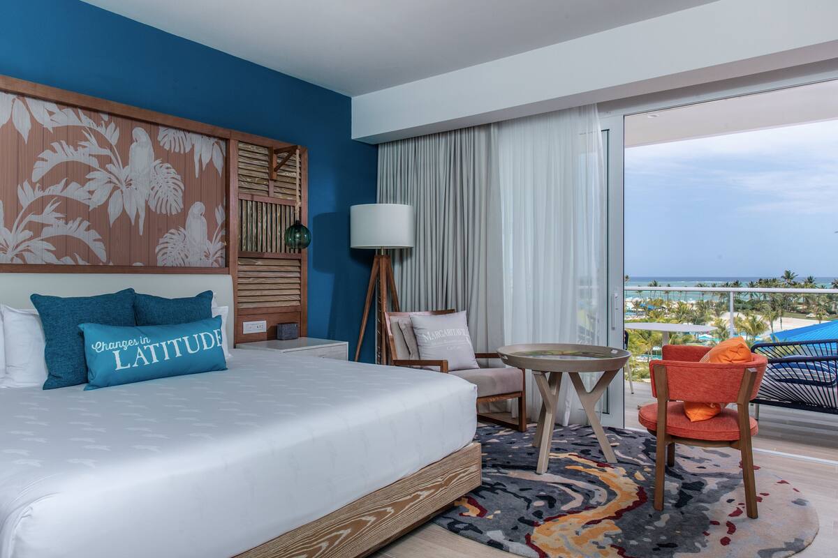 Premium bedding, pillow-top beds, minibar, in-room safe
