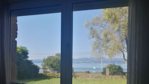 A room with a bed and a large window. - Incredible villa on the Beach (Vilanova de Arousa)