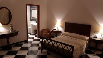5 bedrooms, iron/ironing board, free WiFi, bed sheets
