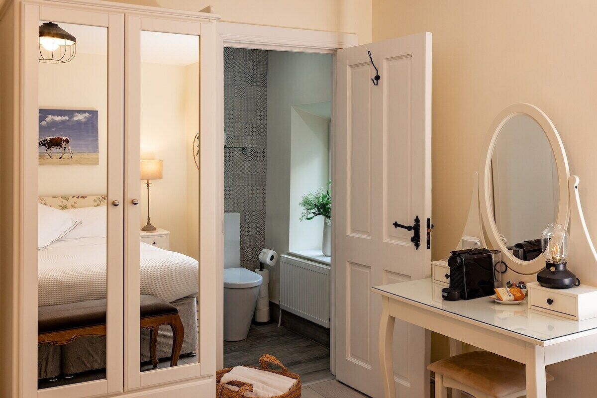 Lyxigt dubbelrum - eget badrum - utsikt mot innergården | Badrum