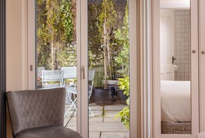 Dobbelt- eller tomannsrom, eget bad, bakgårdsutsikt (Pet Friendly Double/Twin)