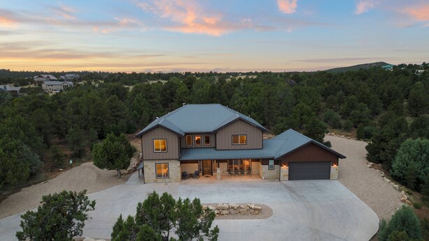 A two-story house with a large driveway and a stone retaining wall. - Spacious, Private Hot Tub, 6 bedrooms 5 Ensuite Bathrooms. 7th night FREE!  (Orderville)