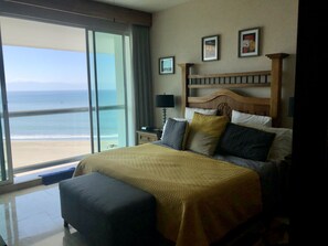 2 bedrooms, desk, WiFi, bed sheets