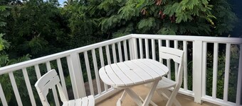 Paradise in Kaneohe: stocked studio near grocery