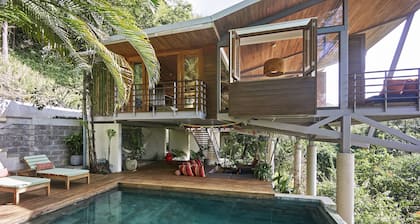 Casa Flotanta - Ocean Views, Pool & 5-Min to Beach