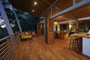 Outdoor dining - Casa Flotanta - Ocean Views, Pool & 5-Min to Beach (Cobano)