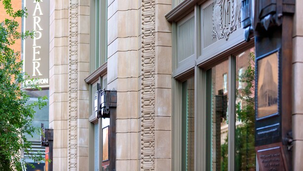 A building facade with the name "HARDER" prominently displayed.