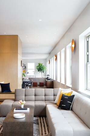 Coin salon dans le hall