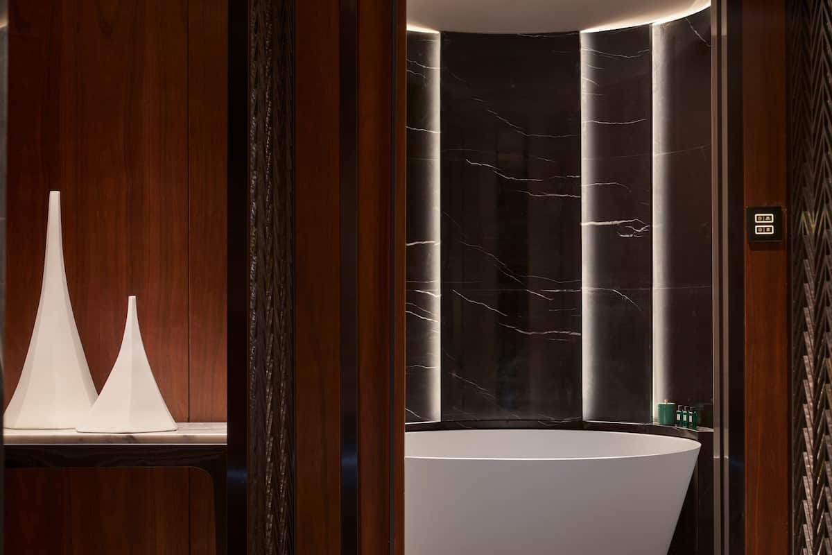 Suite, 1 King Bed | Room amenity