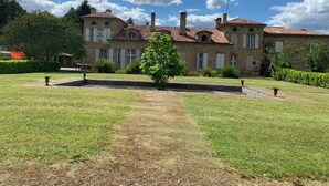 Unclassified image, 4 of 26, button - Château Pour 24 Personne (Brocas)