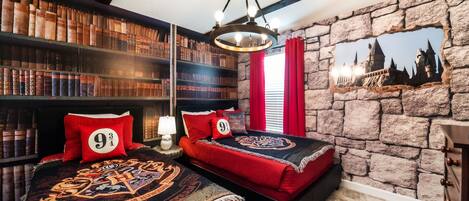 8 bedrooms, WiFi, bed sheets