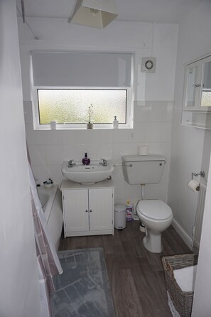 Bathroom - Bungalow near South Stack (Holyhead)