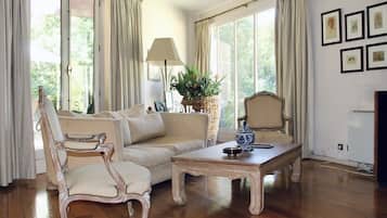 TV connectée, cheminée, chaßne hi-fi