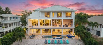 Waterfront Luxury Estate - 5BR/6.5BA, Heated Pool, Spa, Tiki Hut & Gulf Access