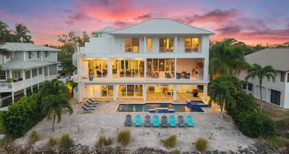 Waterfront Luxury Estate - 5BR/6.5BA, Heated Pool, Spa, Tiki Hut & Gulf Access