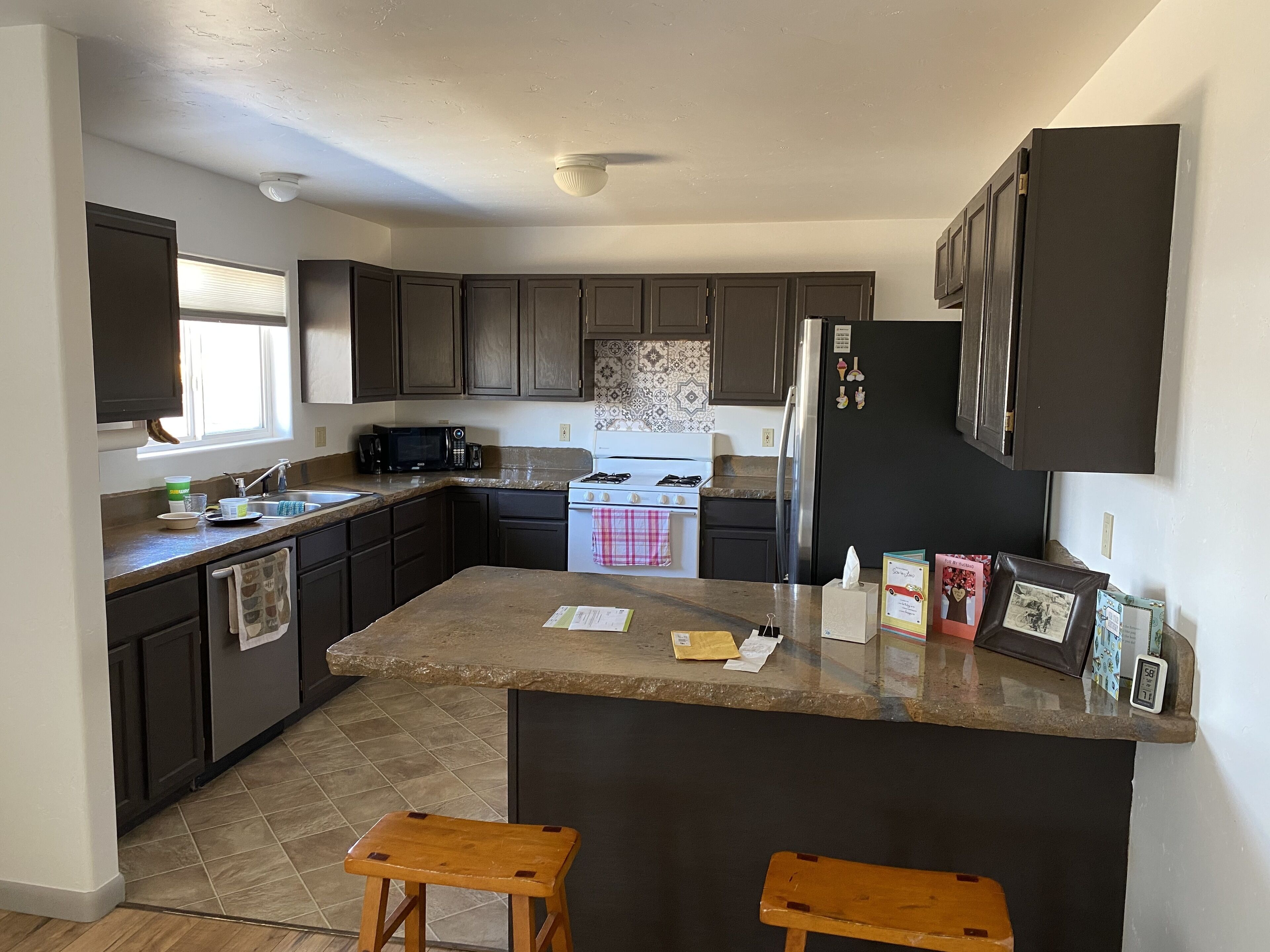 Fridge, oven, stovetop, dishwasher