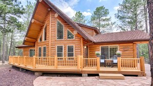 A log cabin with a large deck, multiple windows, and a dining area. - Lincoln Log Cabin, Tranquility close to Downtown (Flagstaff)
