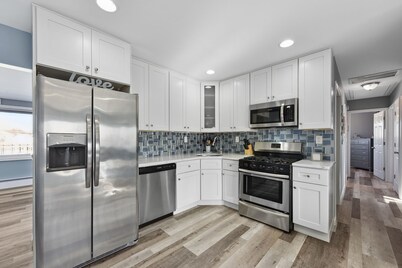 Waterfront Beach House: Sleeps 6, 2 full bath