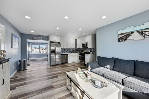 Waterfront Beach House: Sleeps 6, 2 full bath