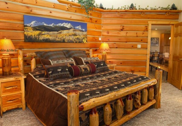 4 bedrooms, desk, iron/ironing board, free WiFi