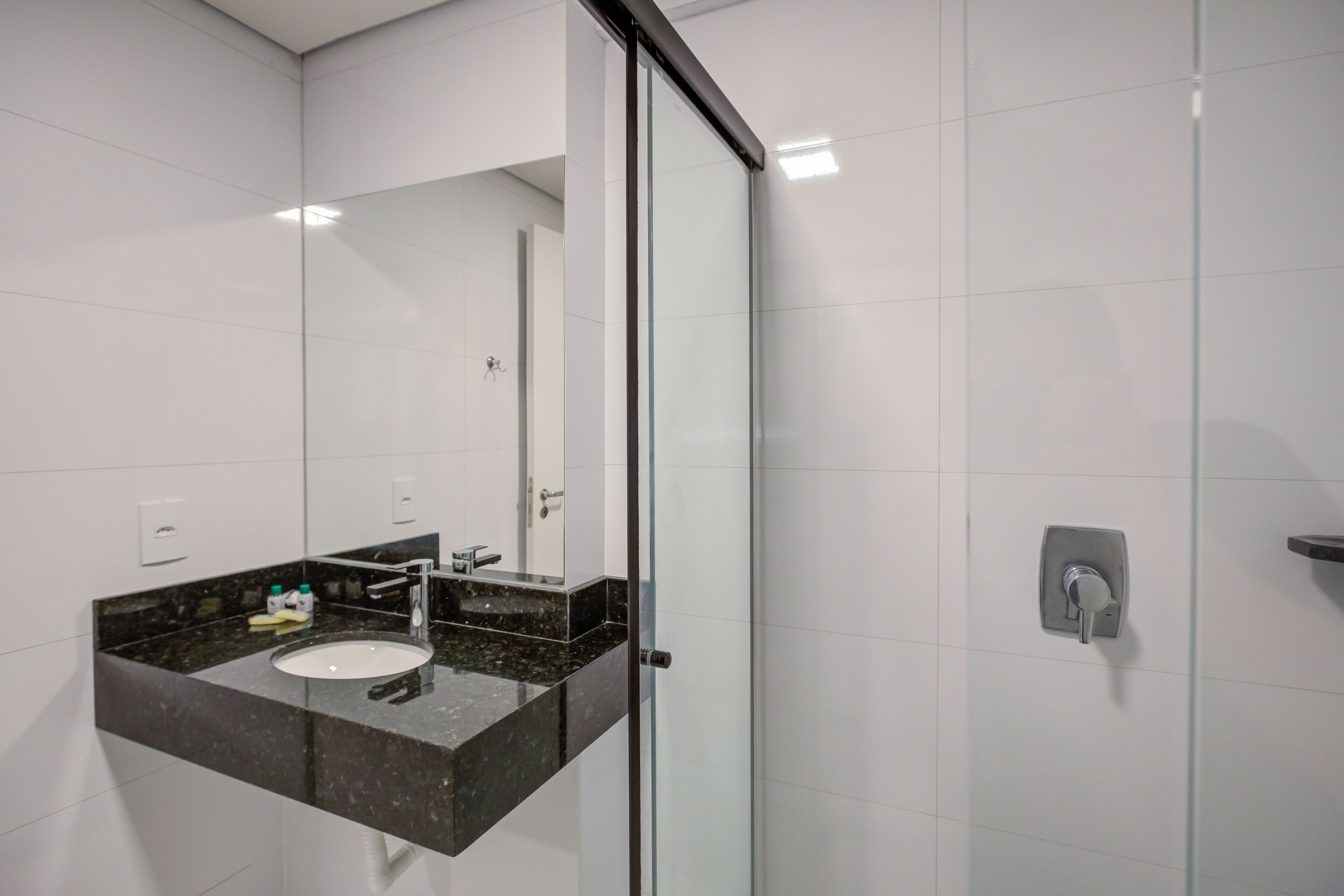 Habitación estándar doble | Baño | Ducha y cabezal de ducha tipo lluvia
