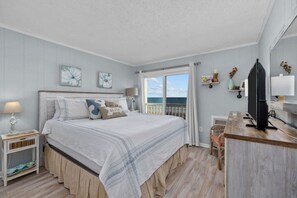 2 bedrooms, iron/ironing board, travel cot, WiFi