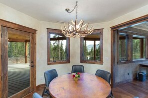 Dining - Grand Estate Close to Ski Resort with Hot Tub (Durango)