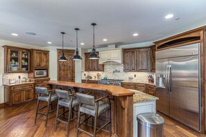 Fridge, microwave, oven, stovetop - Grand Estate Nestled in Forest, Private Pond, Waterfall, Close to Ski, Hot Tub (Durango)