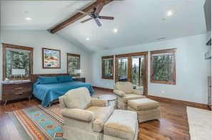 5 bedrooms, desk, iron/ironing board, travel cot - Grand Estate Close to Ski Resort with Hot Tub (Durango)