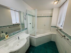 Bathtub - Seabreeze 1 - 1/5 Paragon Avenue, South West Rocks (South West Rocks)
