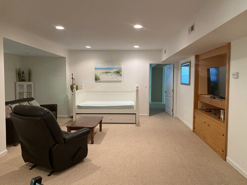 1 Bedroom minutes to beach & a block to trail with  private entrance .