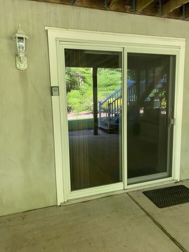 1 Bedroom minutes to beach & a block to trail with  private entrance .