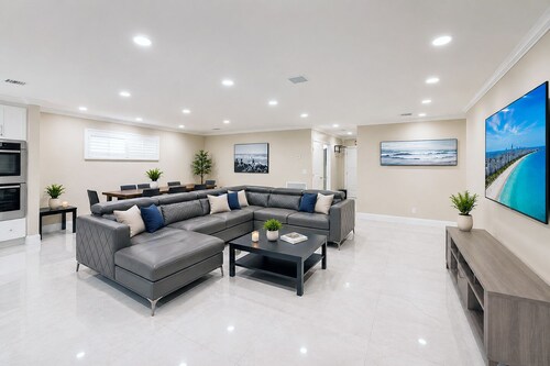 Premium Luxury  5BR/4BA Villa near Hollywood Beach