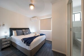 4 bedrooms, iron/ironing board