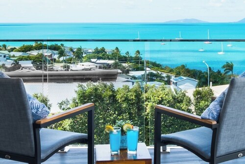 Stunning 4 Bedroom Holiday Home in the heart of Airlie Beach