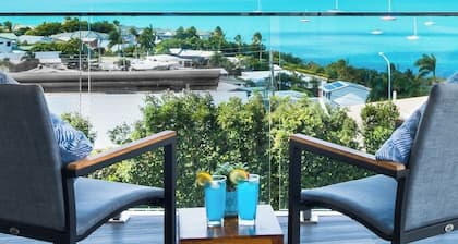 Stunning 4 Bedroom Holiday Home in the heart of Airlie Beach