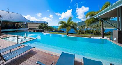 3 Bed 3 Bath Apartment on top of Mount Whitsunday.