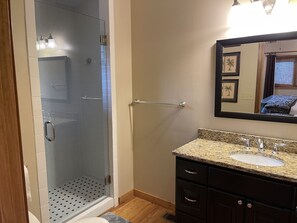 Hair dryer, towels - Casa Cortina: Eclectic Highlands Retreat w/ Covered Deck | 4 Min to Main Street (Highlands)