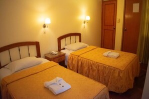 Basic Double Room - Hostal Siglo 21 (Tacna)